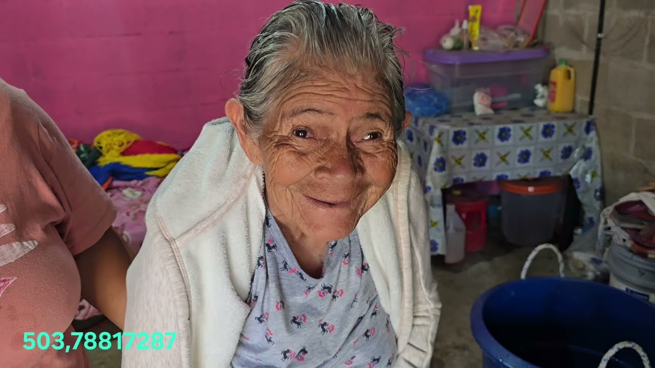 Cocinando y haciendo limpieza en cada de doña Juanita