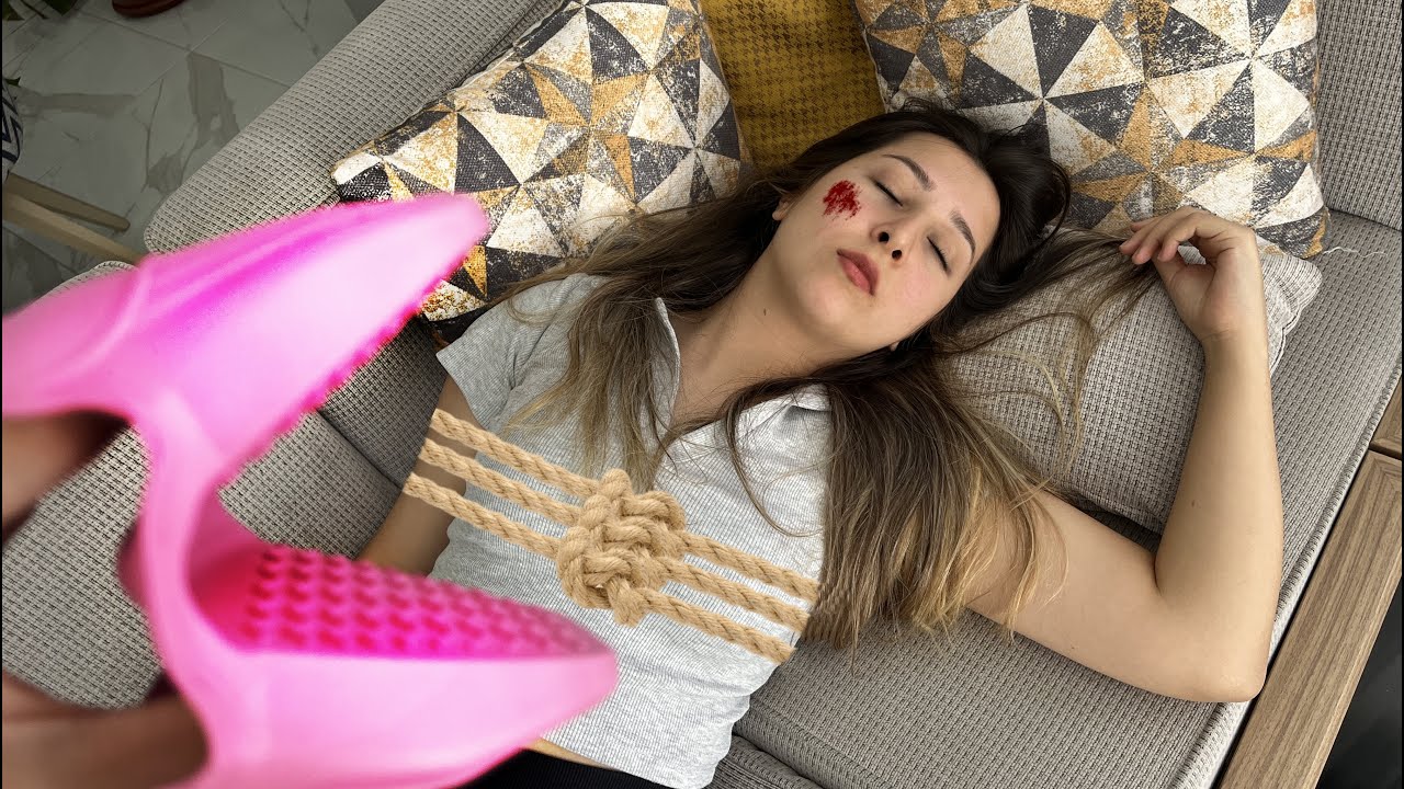 EYVAH PEMBE EL KEVSERİ BAYILTIP KA&Ccedil;IRDI ❗❗