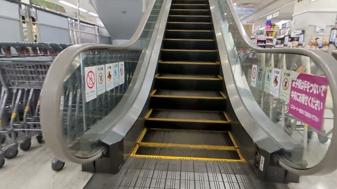 イオン須坂店　エスカレーター