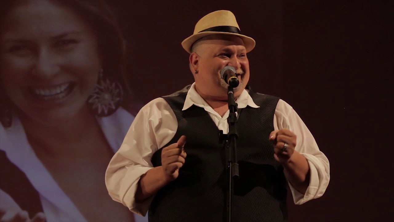 Junior Karrerah interpretando Amor Cigano