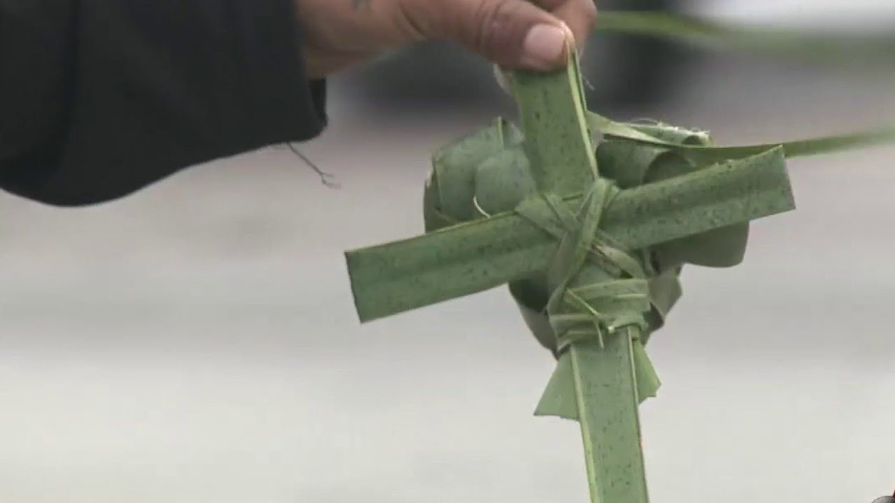 What&rsquo;s Up South Texas!: Homeless man spreads Gospel through crosses made of palm leaves