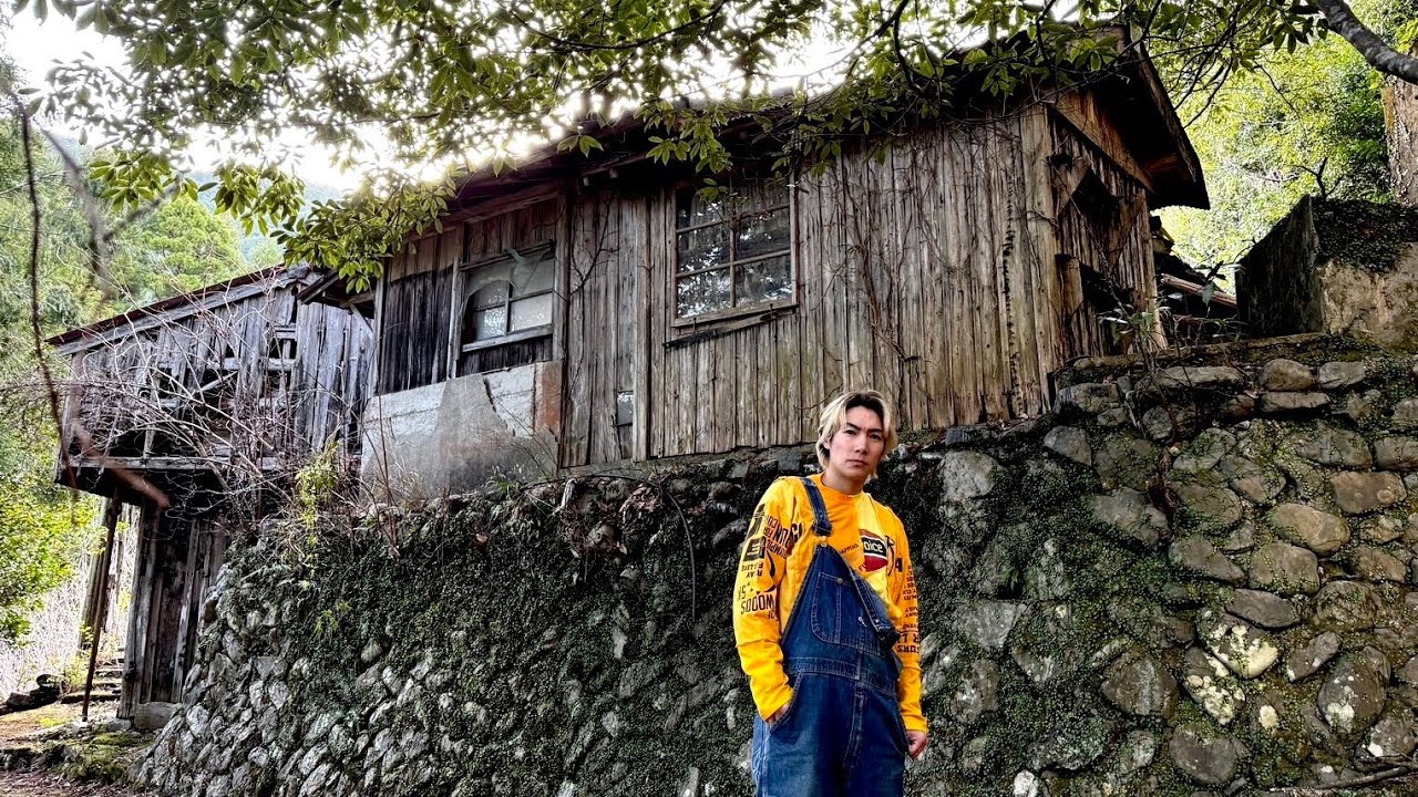 危険な吊り橋の先の廃村には鎌倉時代の暮らしがあった&hellip;