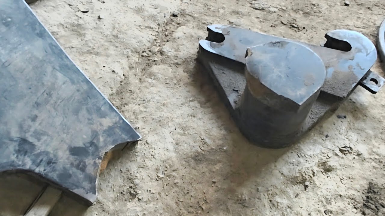 Svařování prasklého ramene. Welding a cracked loader arm.