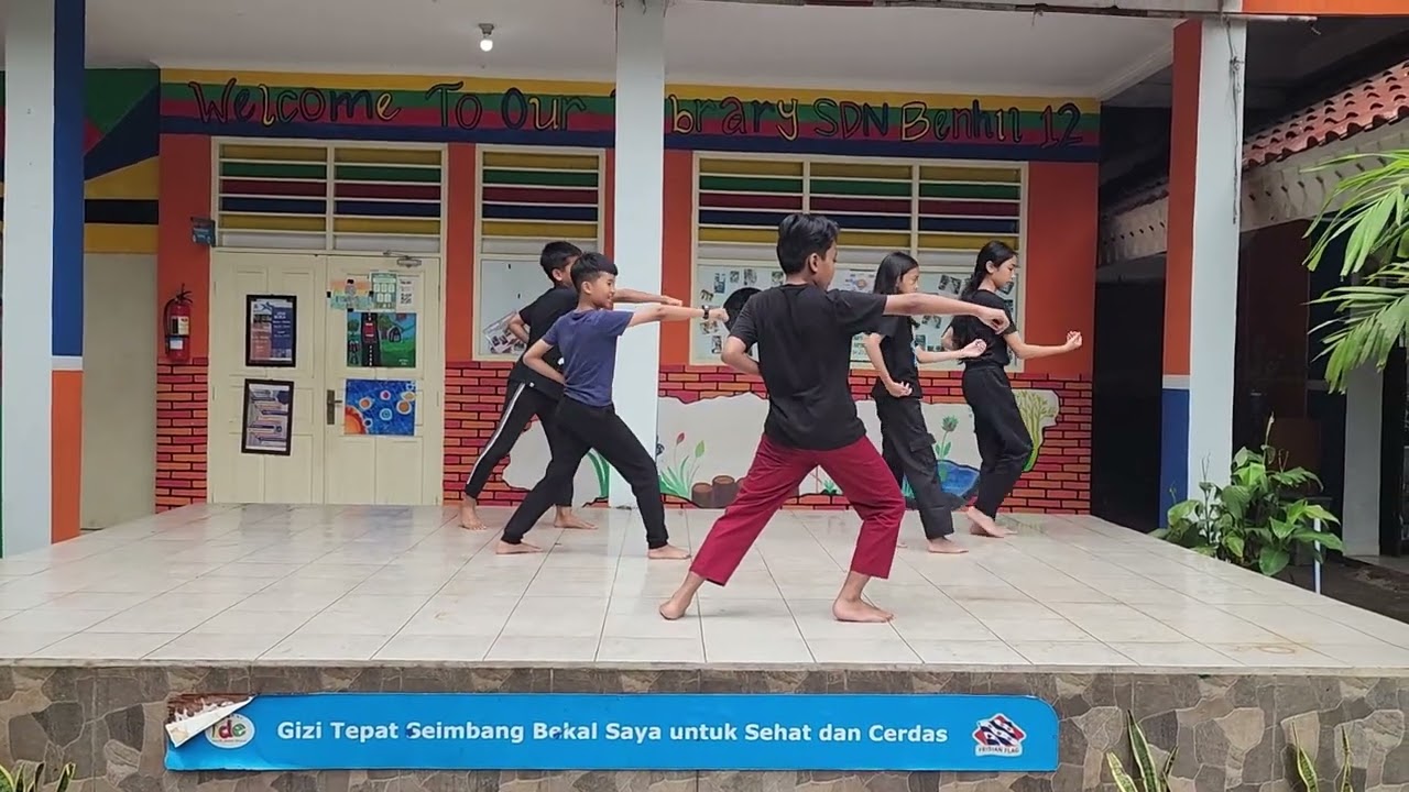 MAEN PUKUL KELOMPOK 2