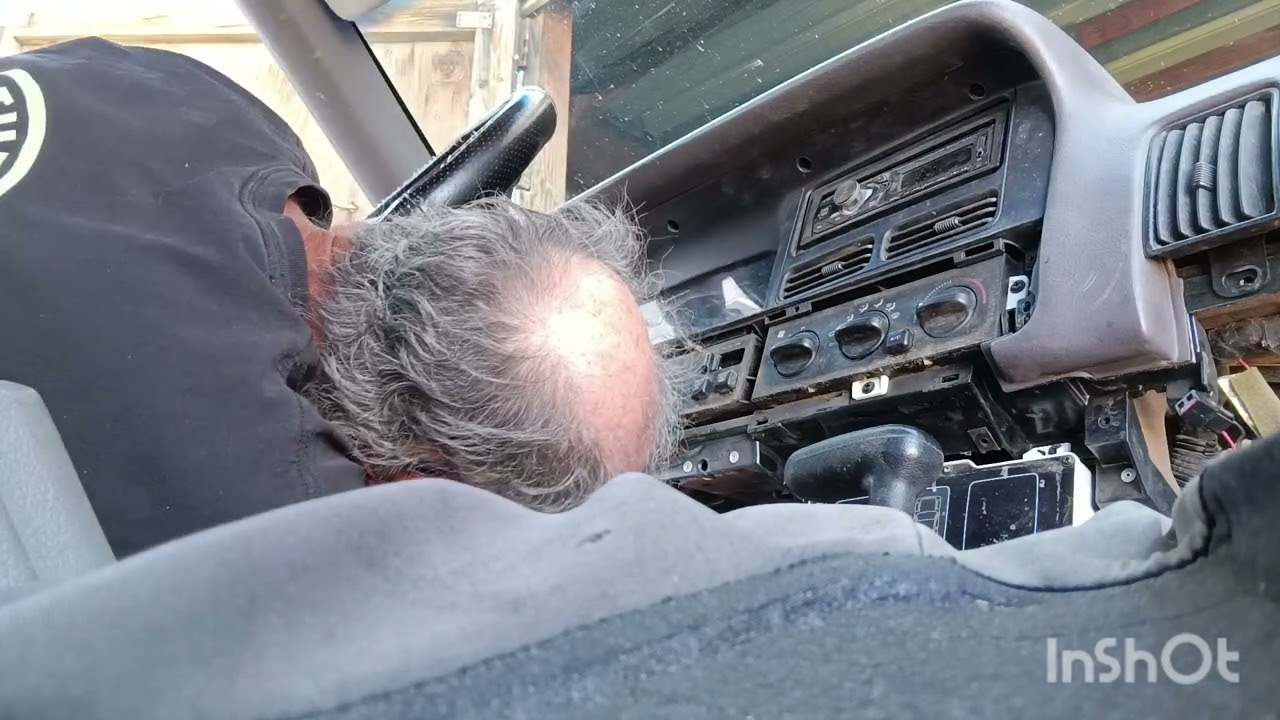 Как разобрать приборную панель Jeep Grand Cherokee Laredo 1997 года выпуска