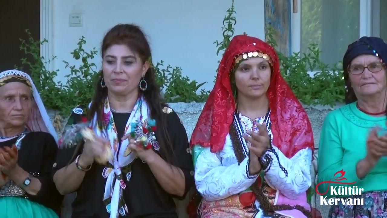 Yeşildere Yöresel Kadın Oyunları . Karanfil Oylum Oylum