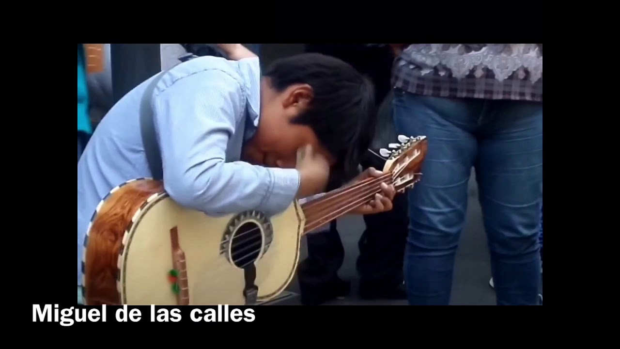El verdadero miguen de coco, humilde niño con mucho talento toca y canta en la calle