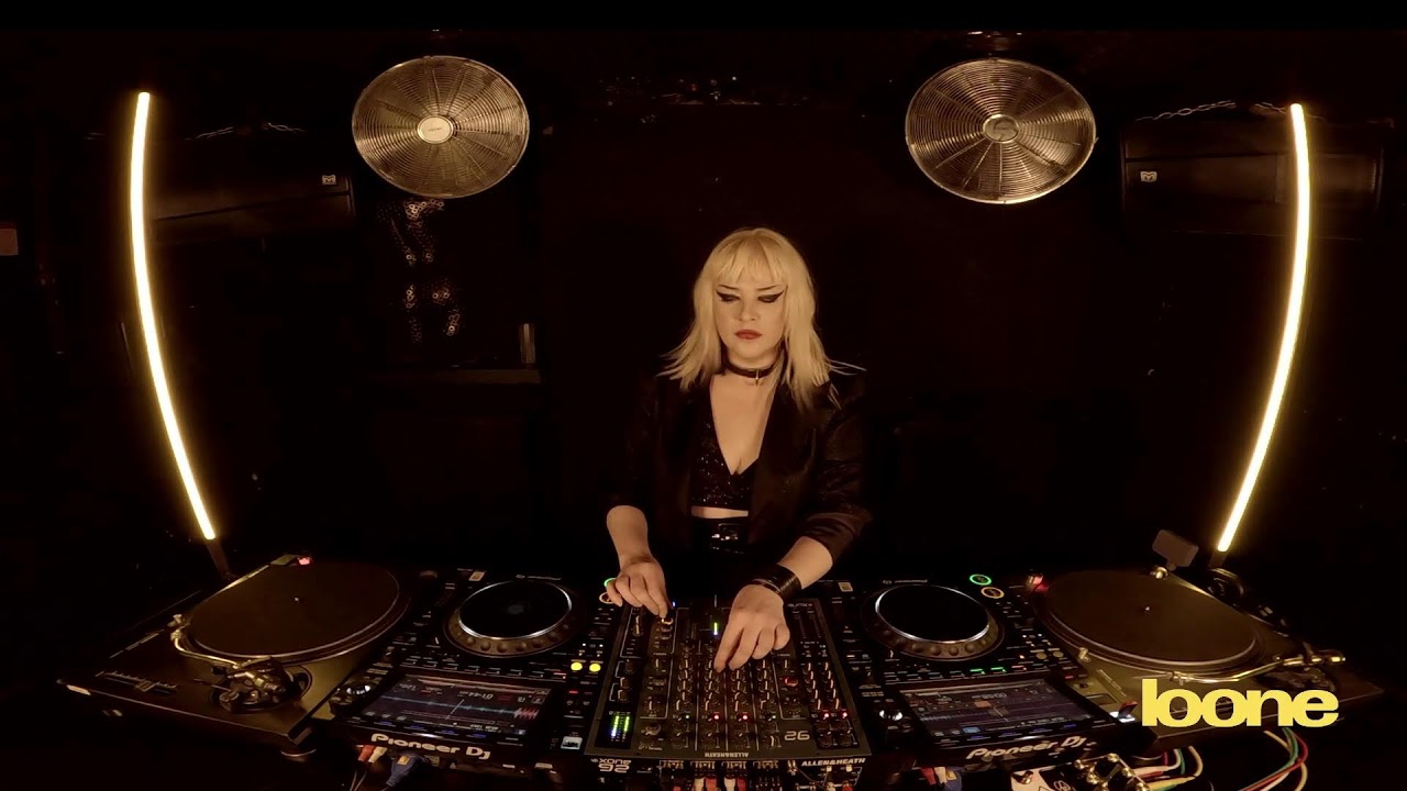 Loone LIVE w/ LUDMILA HOUBEN