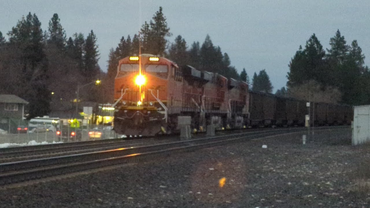 BNSF trains in the evening of 1-20-26