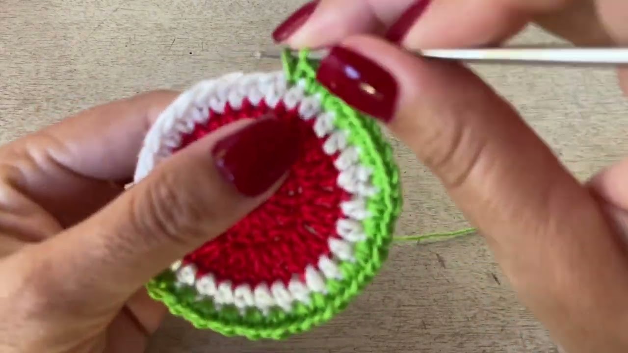 Como fazer CHAVEIRO de CROCHÊ - Melancia crochê fácil de fazer 🧶🧶❤️