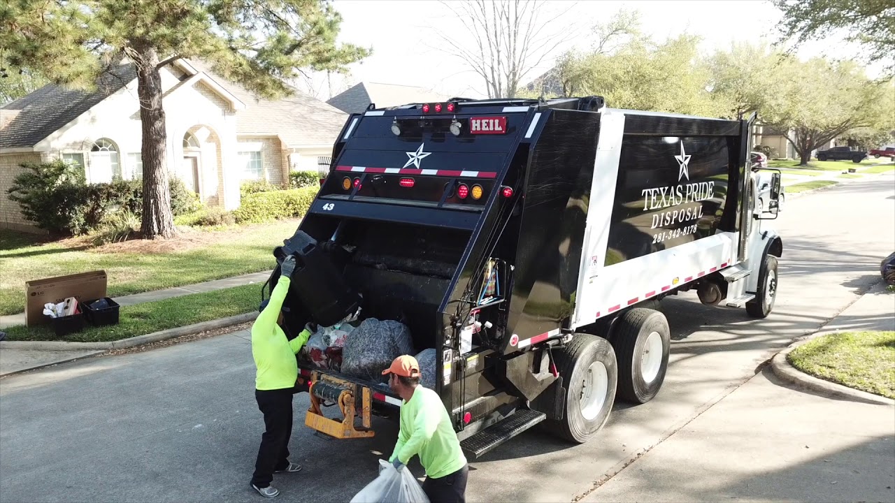 Sturdy and Reliable Rear Load Garbage Truck? It must be a Heil DuraPack 5000