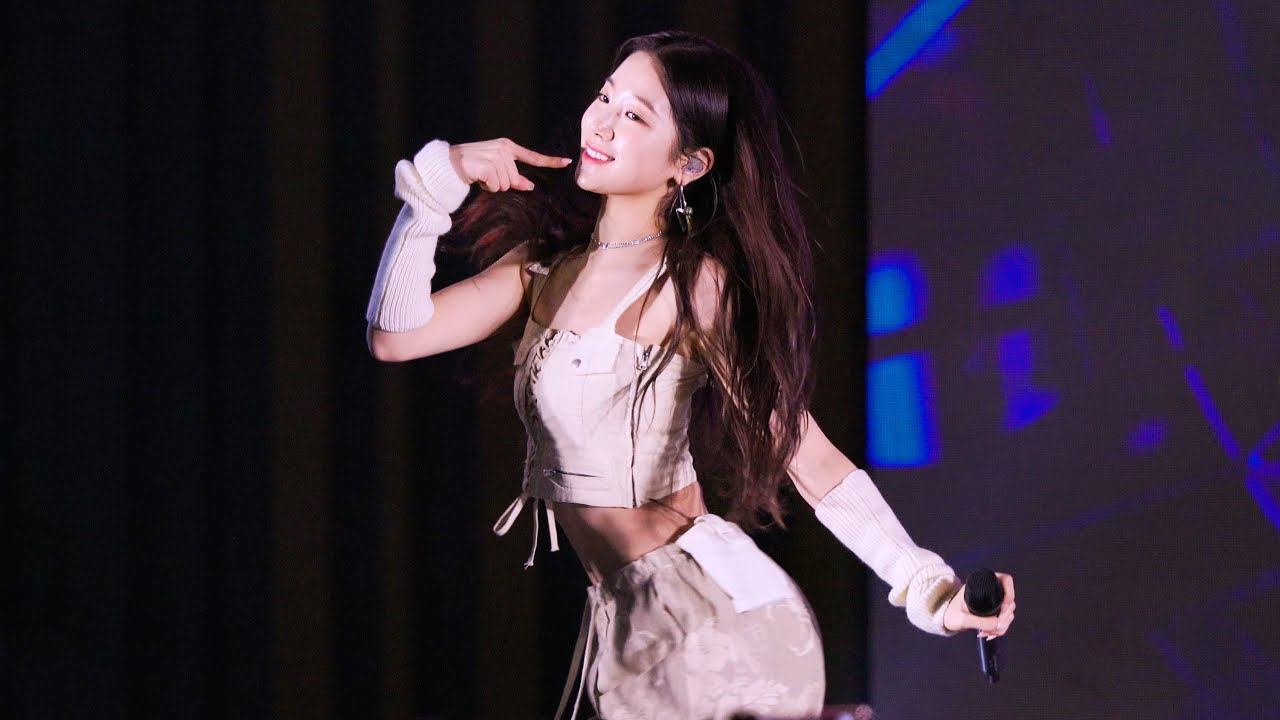 221111 카즈하 KAZUHA 르세라핌 LE SSERAFIM 'Blue Flame' 4K 60P 직캠 @서경대 축제 by DaftTaengk