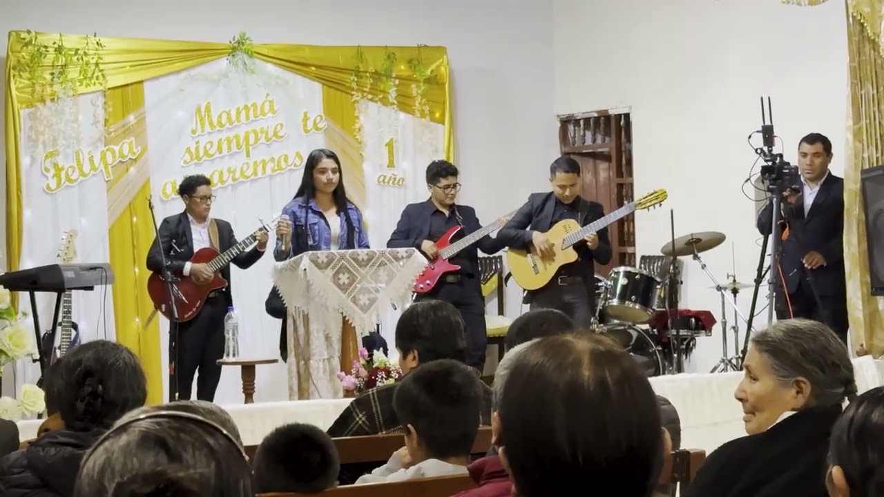 Lizeth Paredes // MIX HUAYNOS // en vivo