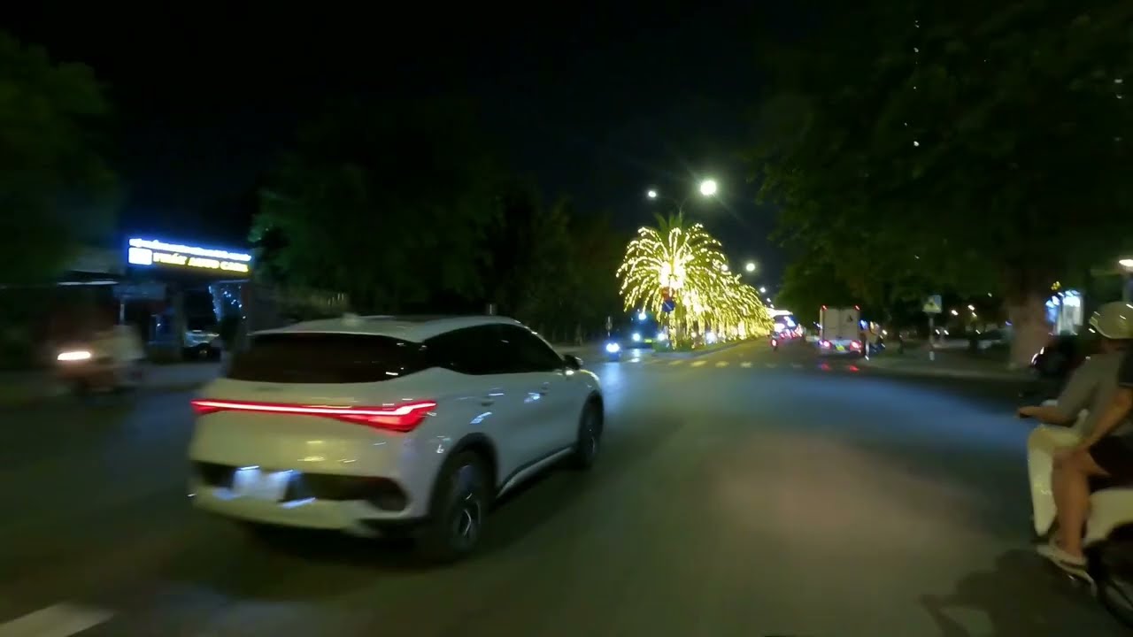 Phố đã lên đèn 