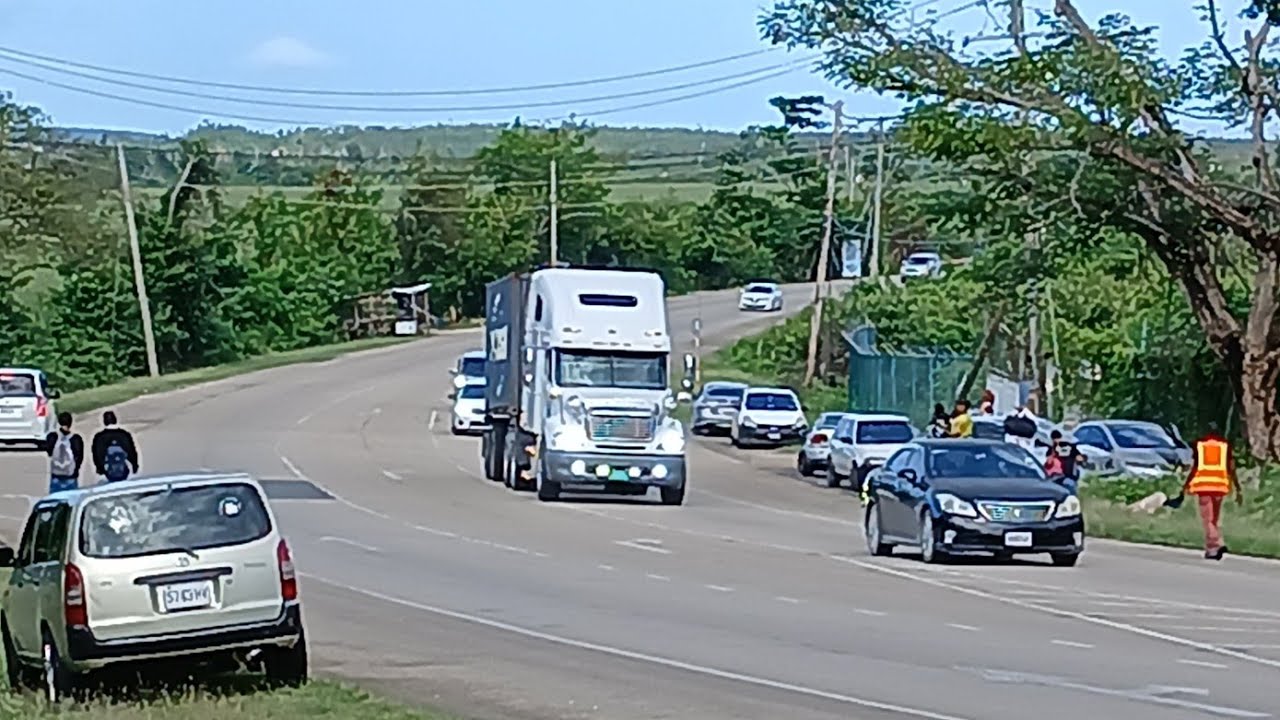 Truckers traversing Jamaican roads 🇯🇲 