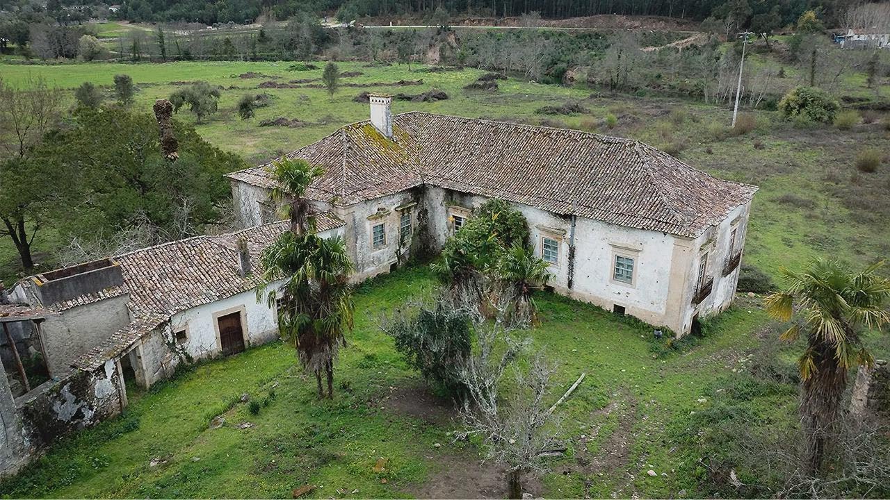 Dono sumiu há 55 anos! Explorando um palácio português abandonado
