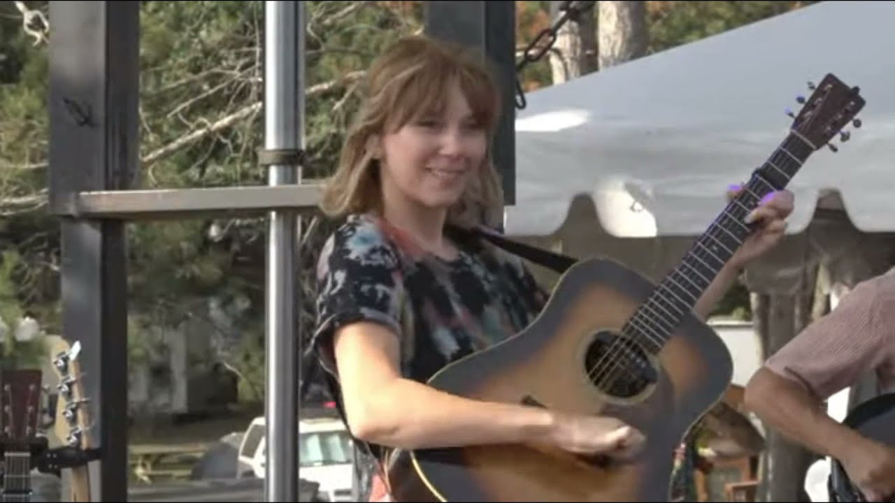 Molly Tuttle sings Olympia WA