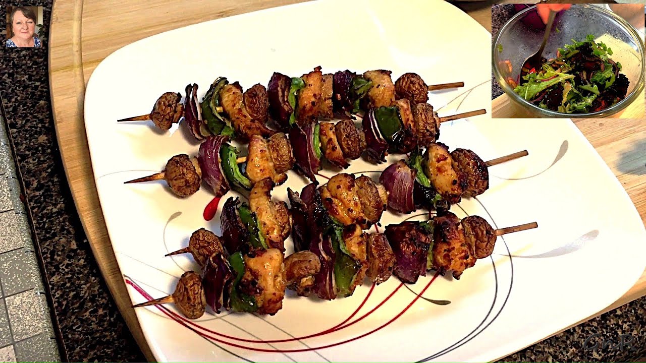 Szaszłyki z Kurczaka z Air Fryer z Młodą Sałatką / Air Fryer Skewers with Young Salad.