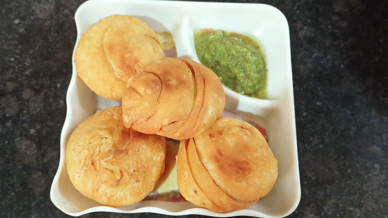 Lachedar Hari matar ki kachori