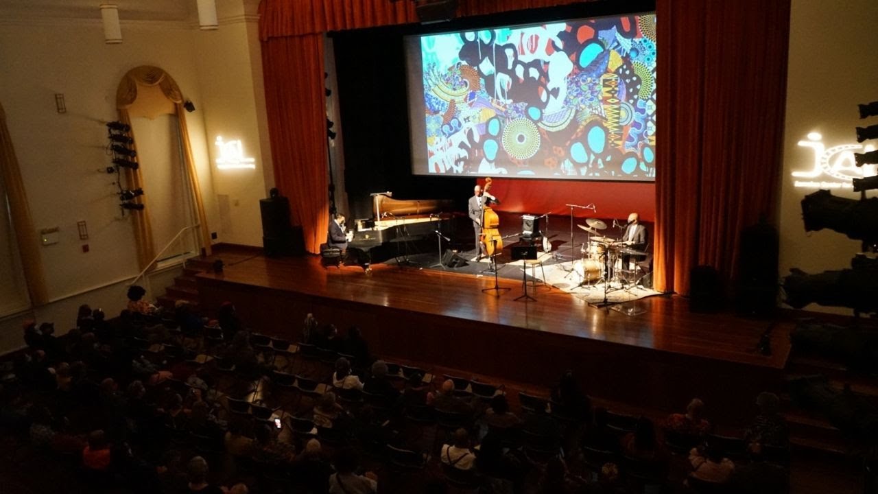 Ron Carter & The Golden Striker Trio - 