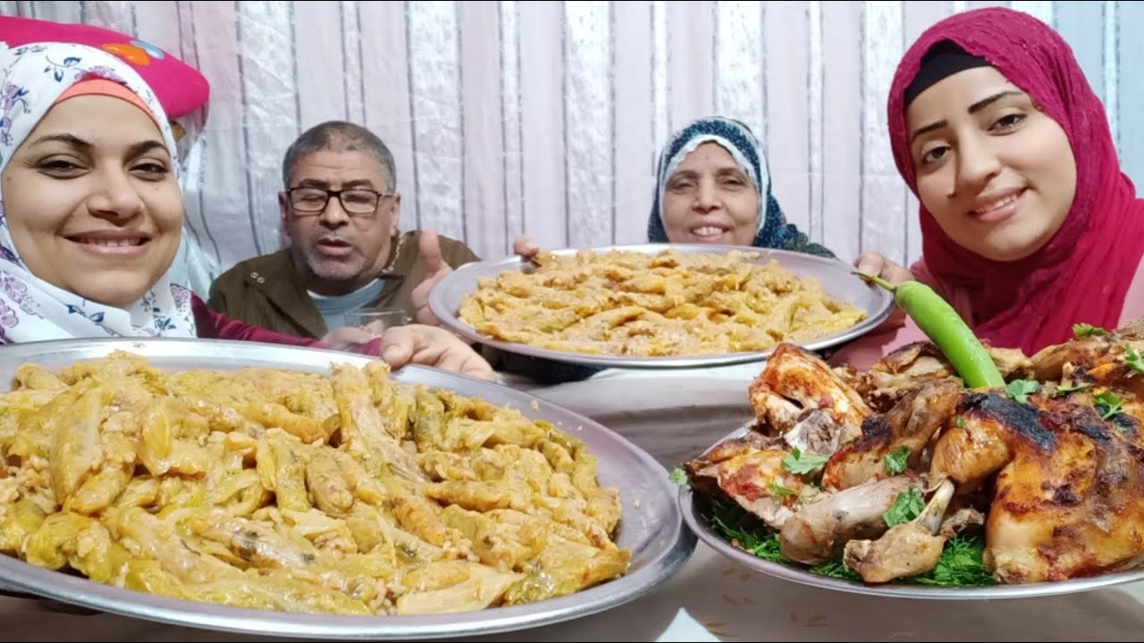 تحدي اكل المحشي الكرنب أو الملفوف والفراخ المشوية😋 من مطعم ام مصطفى🤣والعقاب...