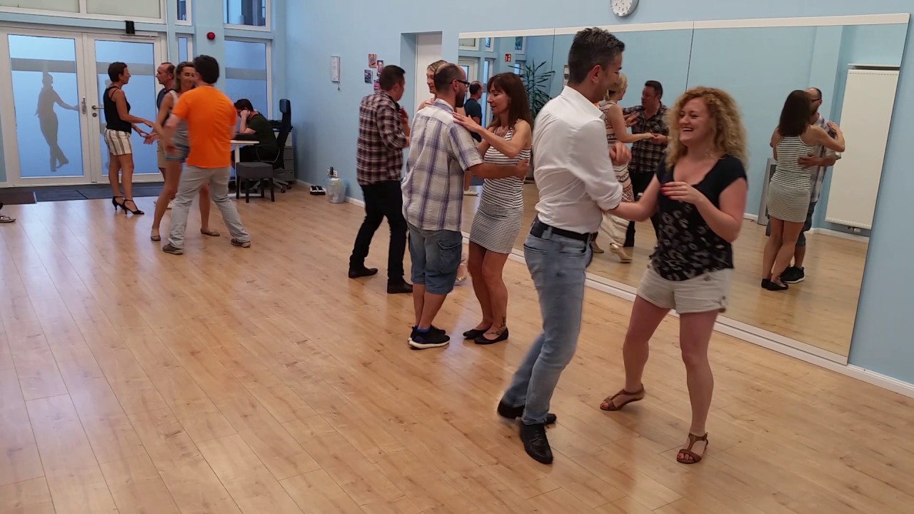 Cours de Bachata d&eacute;butants