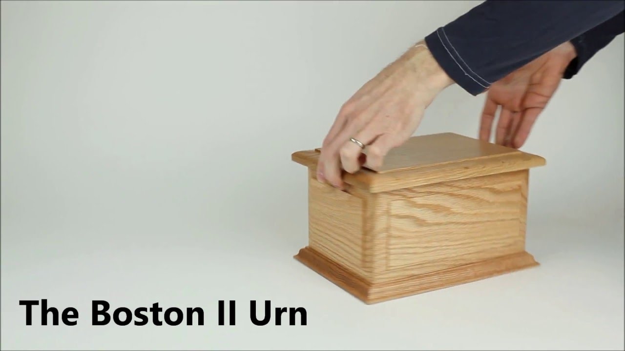 Boston II Cremation Urn in Oak Wood