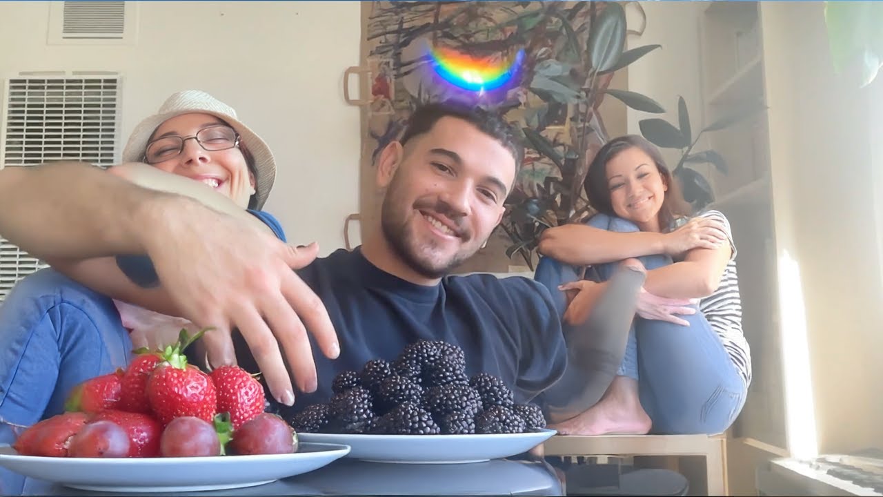PICK YOUR FRIENDS LIKE YOUR FRUITS AT THE STORE