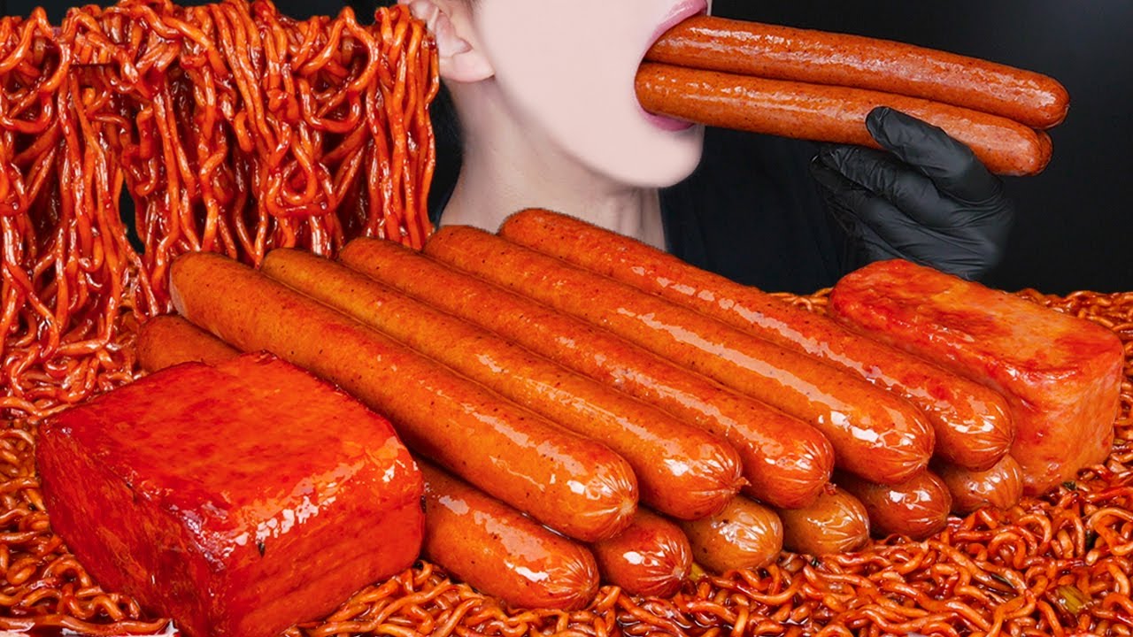 ASMR GIANT SAUSAGE BLACK BEAN FIRE NOODLES SPICY SPAM MUKBANG 소세지 먹방 ソーセージ 咀嚼音 Sosis EATING SOUNDS