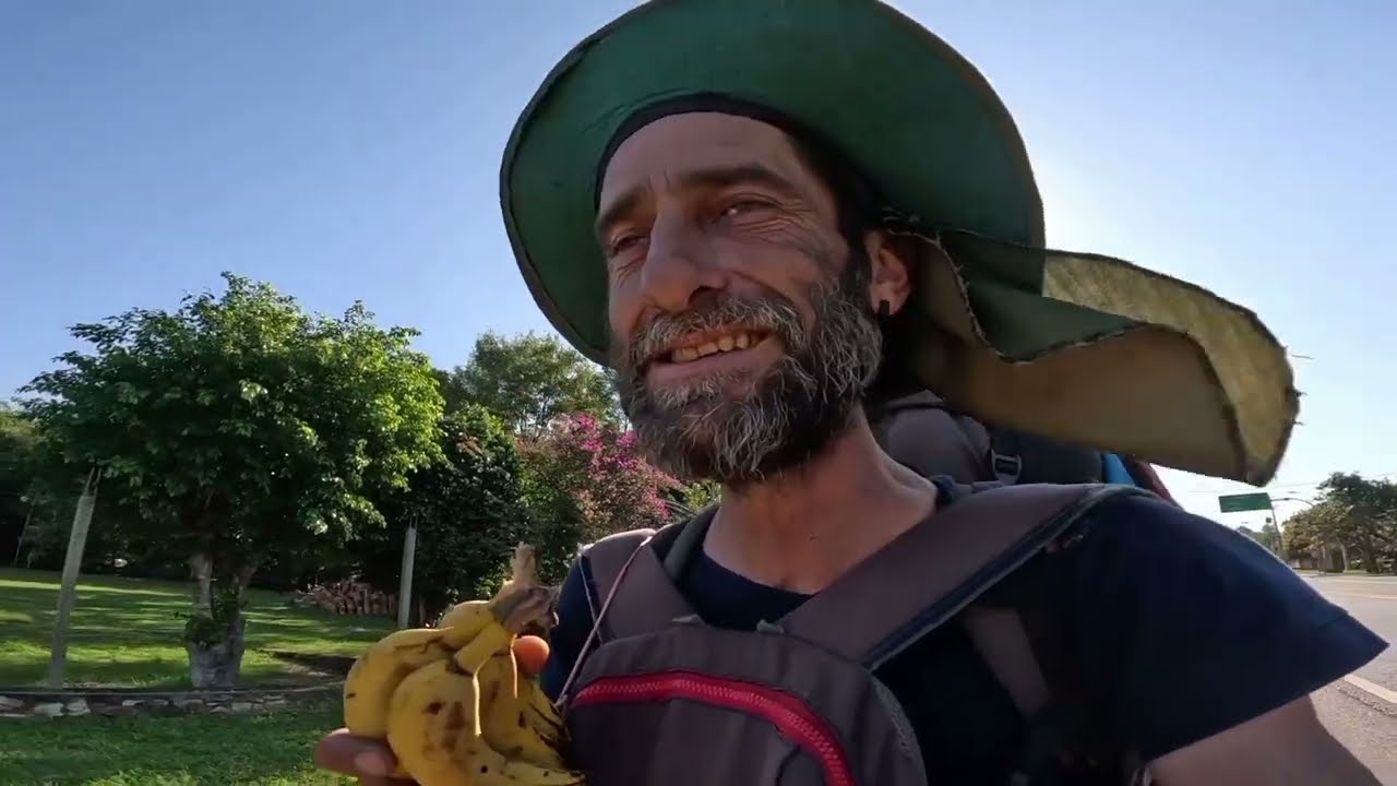 Estanzuela Ypacaraí Sanber caminando Paraguay