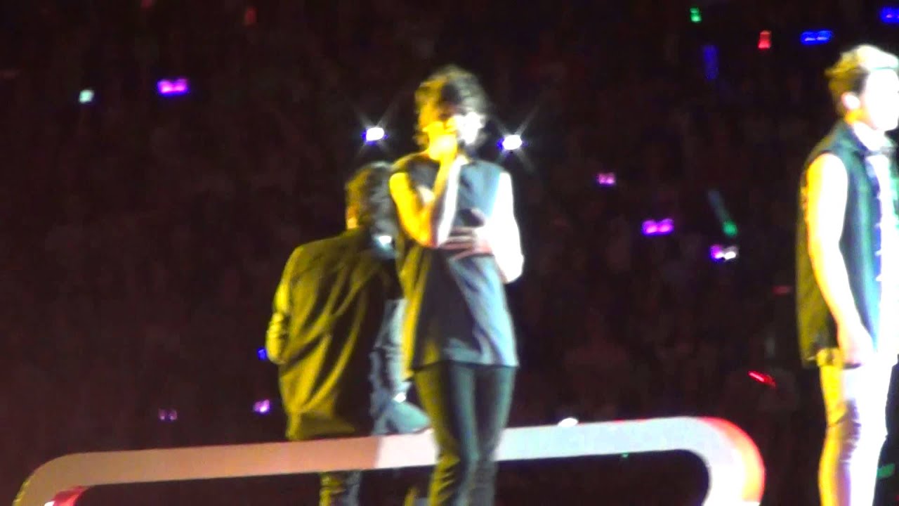 One Direction - Happily - WWAT Porto, Portugal
