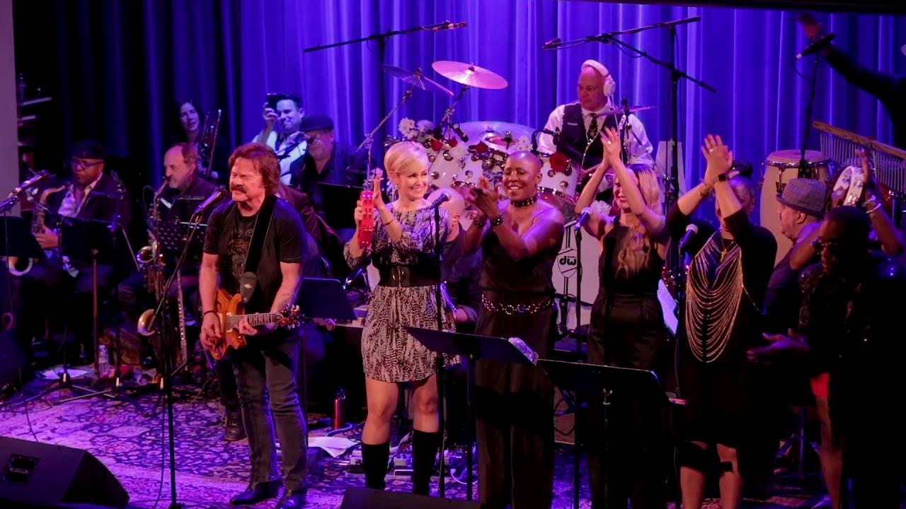 15 Long Train Coming   Tom Johnston