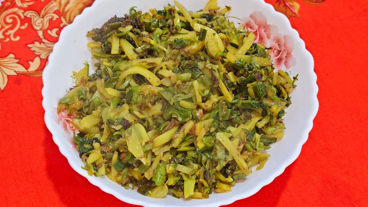লাউ এর খোসা,পিয়াঁজ কলি আর আলু দিয়ে ভাজি রান্না।