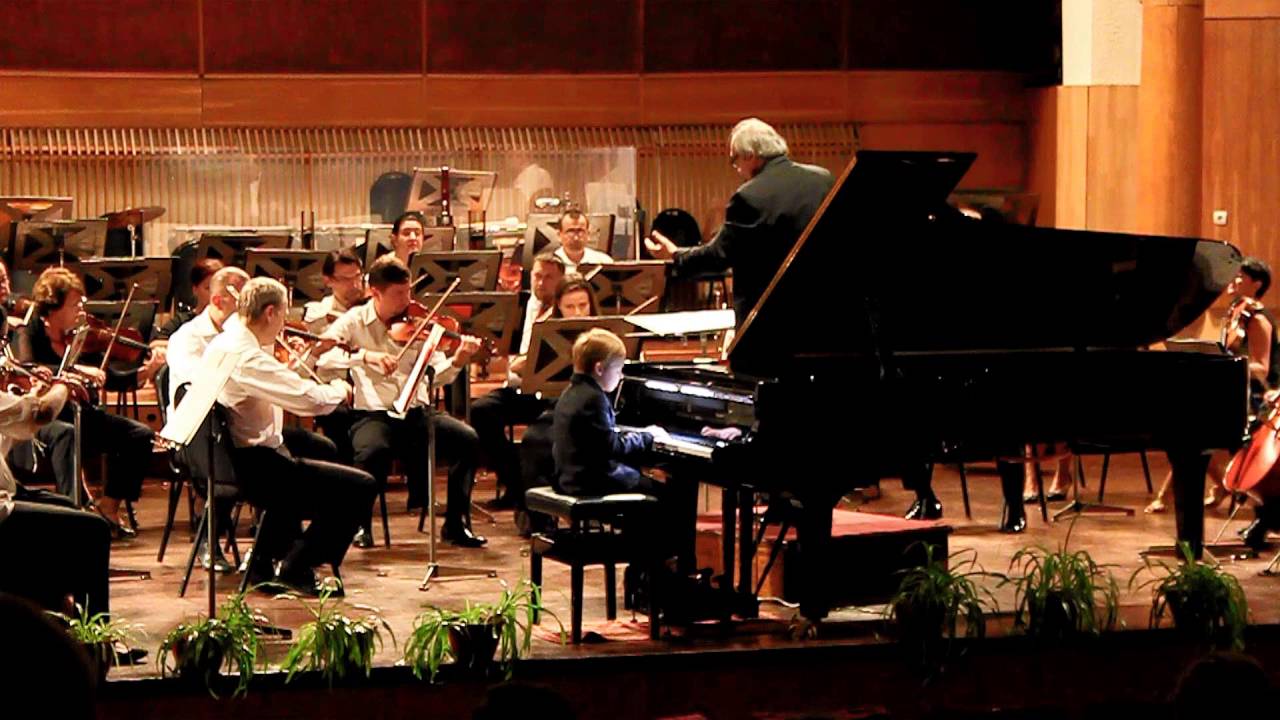 Philip Hahn (7yr.):Joseph Haydn Piano Concerto No. 11 in D major, Hob. XVIII/11 - complete
