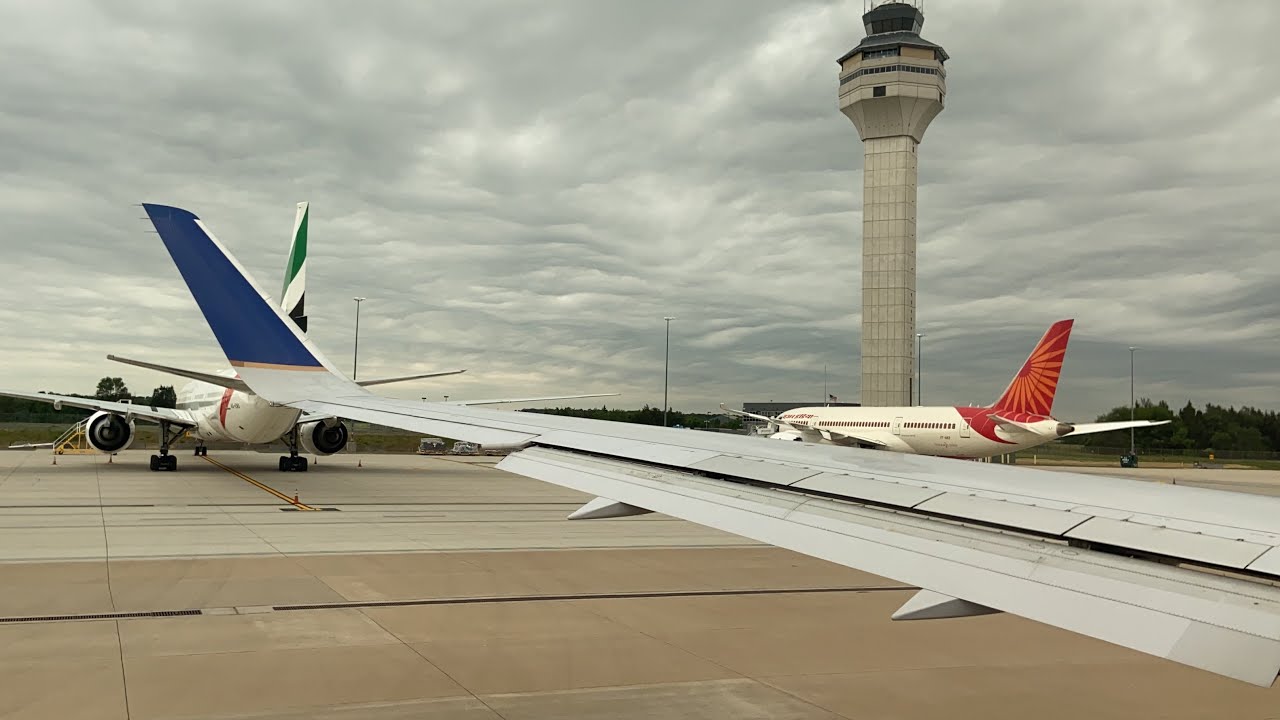 United Airlines - Boeing 767-300ER - Takeoff - Washington DC (IAD)