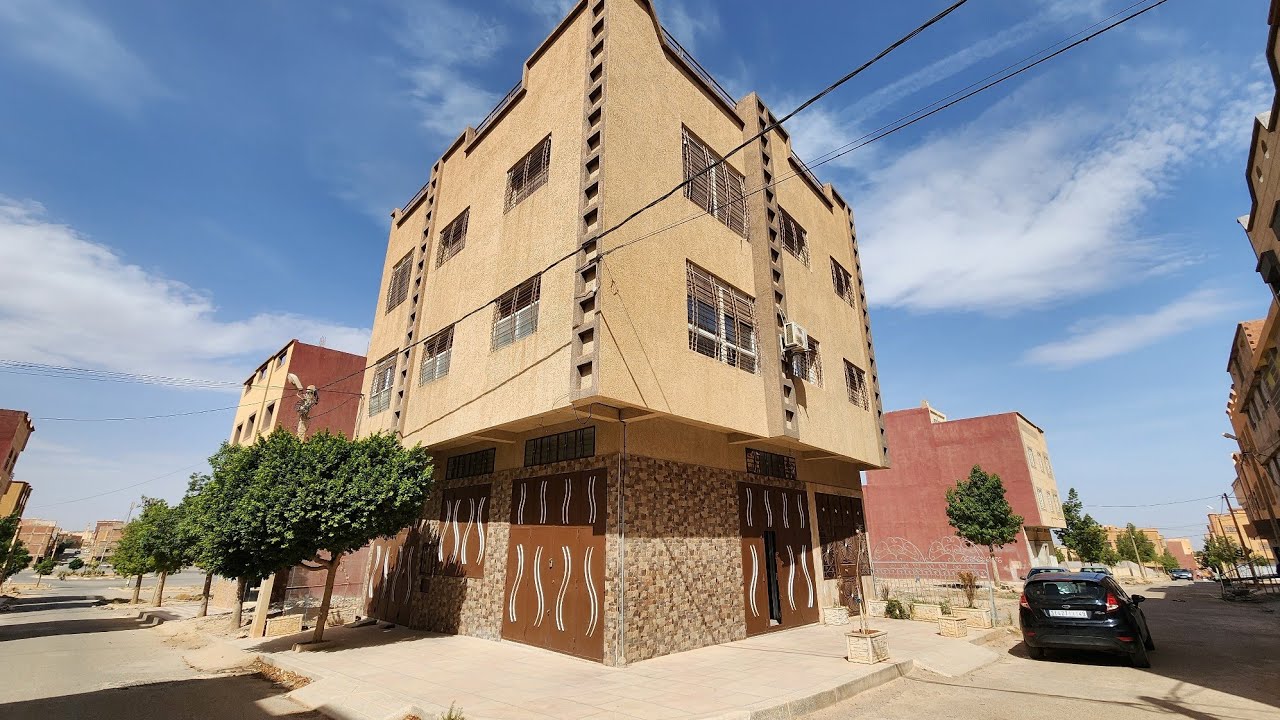 منزل🏤تجاري للبيع دو طابقين دو🏣واجهتين موقع تجاري 🏠و قرب من شارع رئيسي📱0642213034