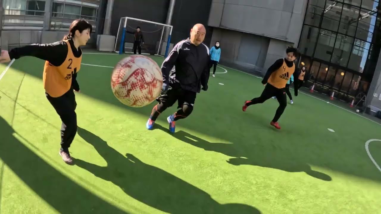 ↑2026/2/1 12:00〜 渋谷 フットサル【アテンダー絶叫「完璧ぃ～～～！！！」隣国から友好的なフットサラー4人が参戦！女性と完全にシンクロした美しいゴールを演出！】アディダスフットサルパーク