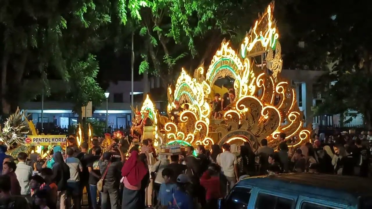 Karnaval Malam puncak kirab Maskot Pilkada Serentak 2024 Jawa Timur 🇮🇩#surabaya #eastjava F(4)