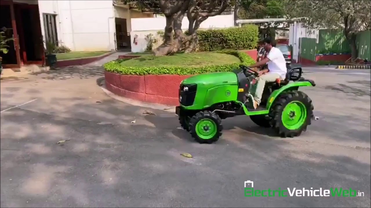 E Tractor from Cellestial E Mobility in action