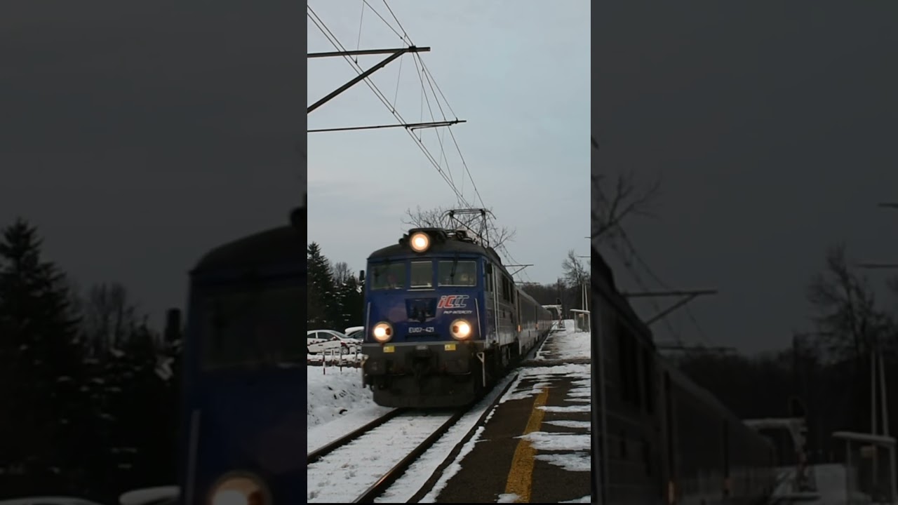 Krakus EU07-421 chyba 1 raz z Halnym xD przelatuje przez Kęty Podlesie, pozdrawiam mechanika #train