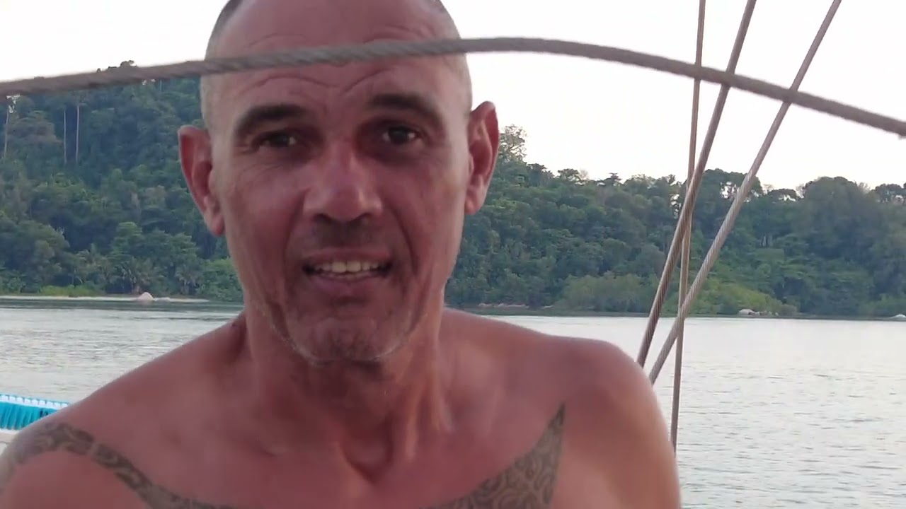 Les bateaux à saisir en Asie, Singapour sous Spi. Ep 6 Navigation de Thaïlande aux Philippines