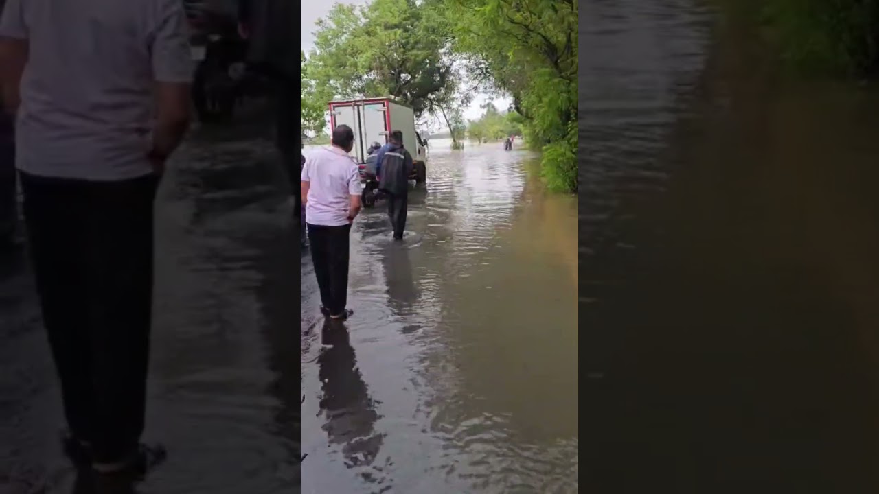 🚨 SHOCKING! Floodwater Covers the Road After Heavy Rain | Road Completely Closed! #heavyrain #rain