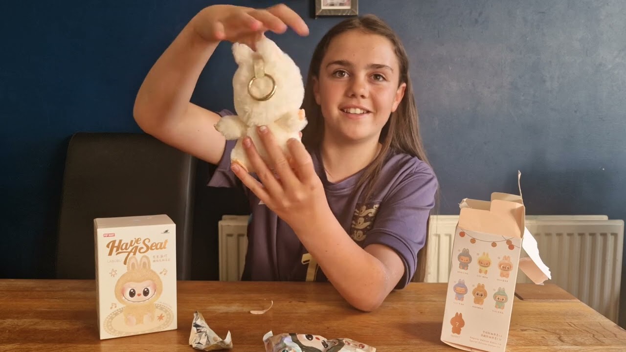 UNBOXING LABUBU VS LAFUFU - REAL AND FAKE #labubu #labubuhaveaseat  #labubuunboxing