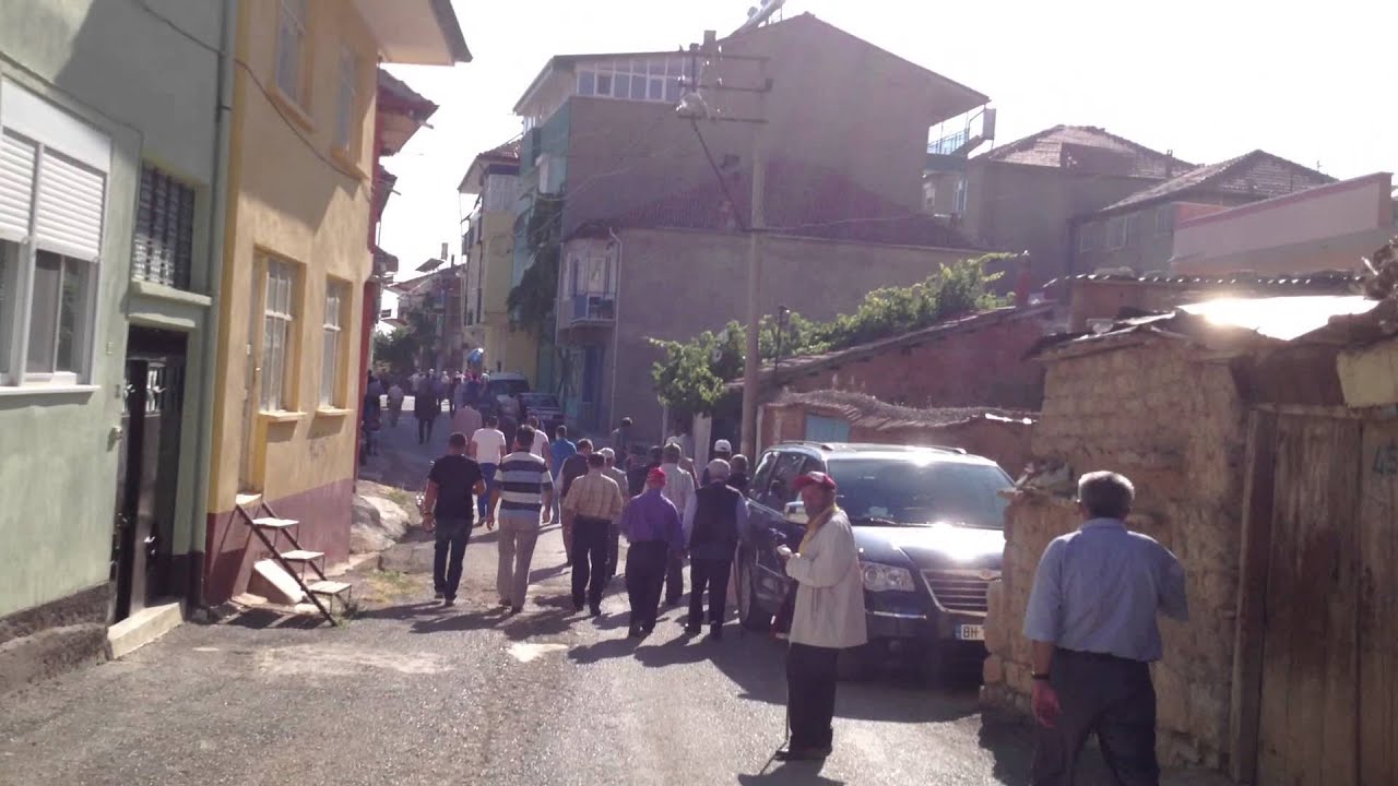 1 Kozlucay da Arife gunu kabir ziyareti