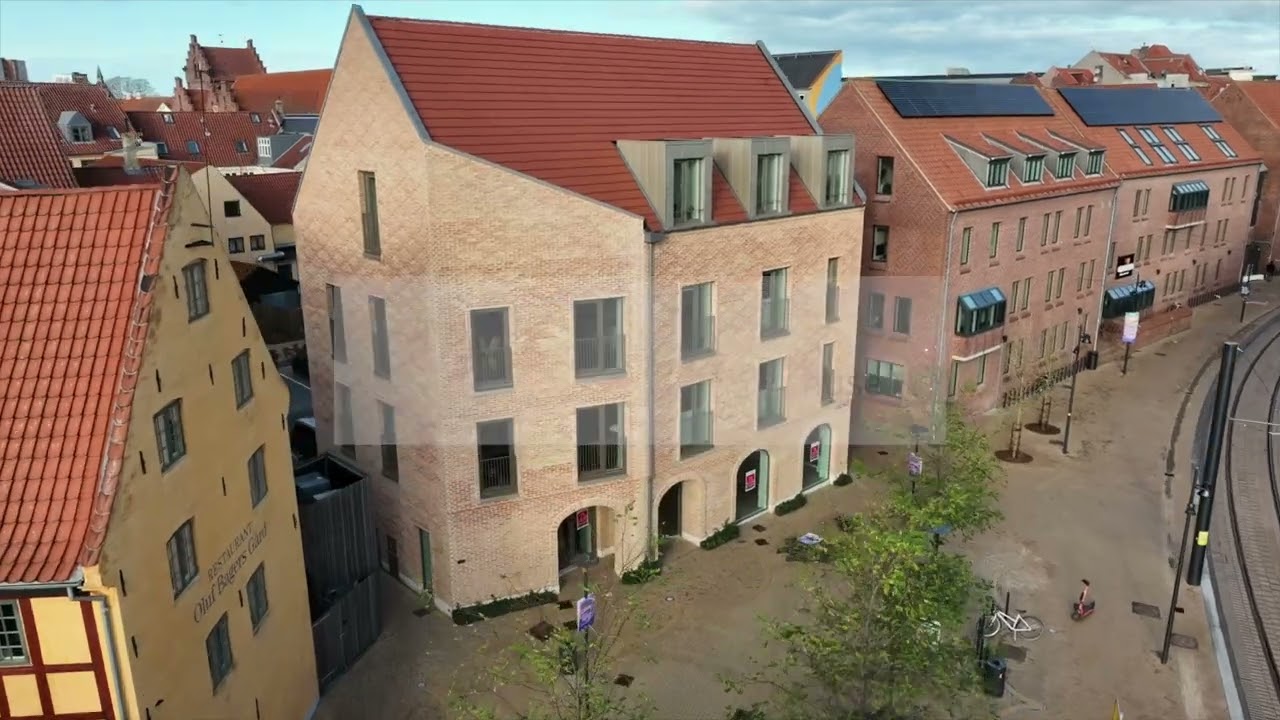 Naturr&oslash;d tagsten p&aring; prisvindende byrumsprojekt