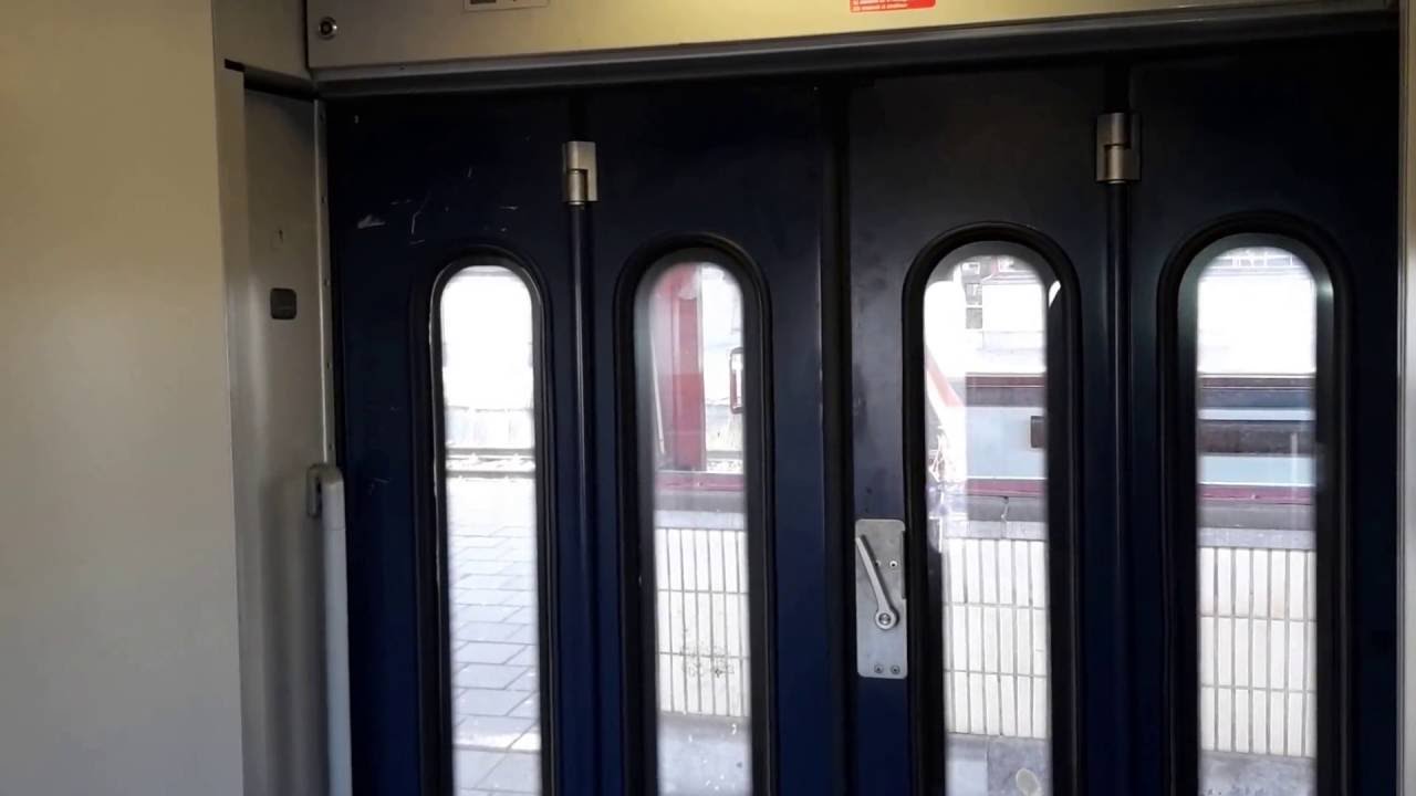 Klassiek motorstel NMBS 638 te Mechelen