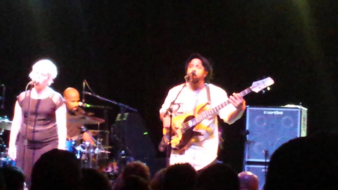 Victor Wooten playing with time signatures