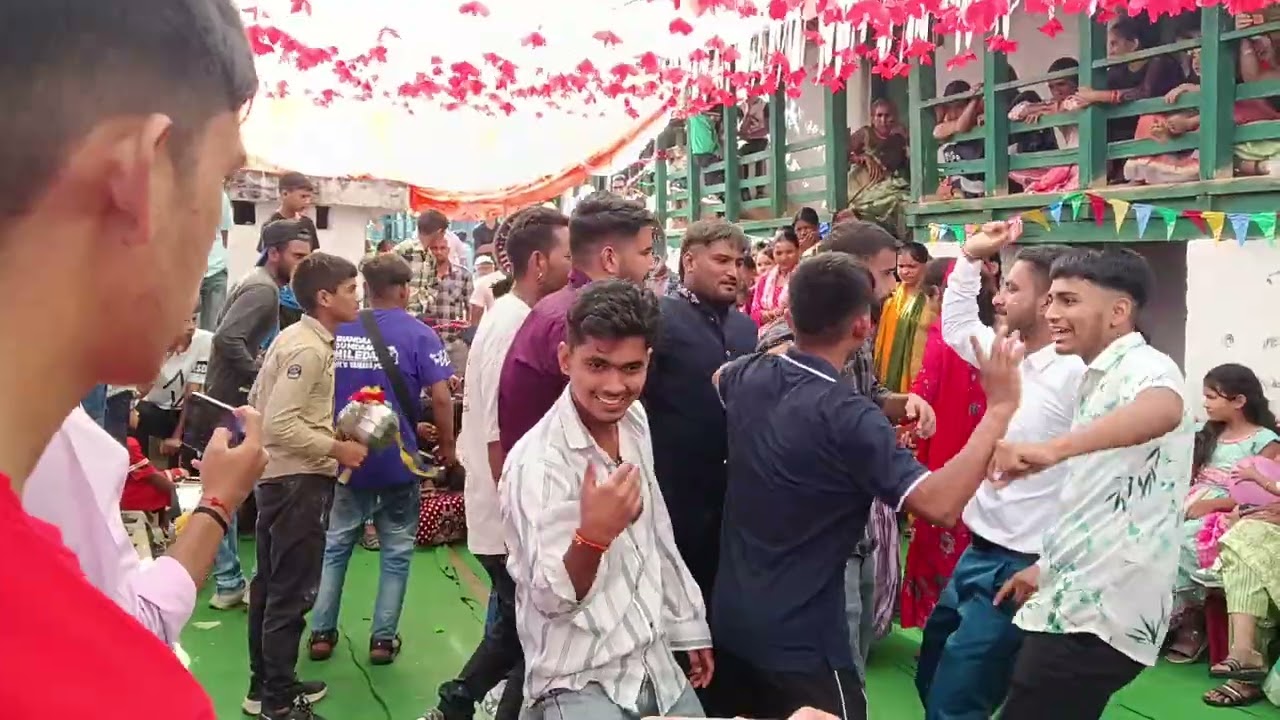 इस बैड की तो बात ही अलग है नाचने वाले थक गयें लेकिन बैड वाले नही 🙏🙏 please subscribe my YouTube