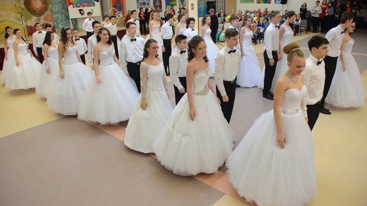 2017.02.11. Farsang - Bécsi keringő 8.a (déli oldal)