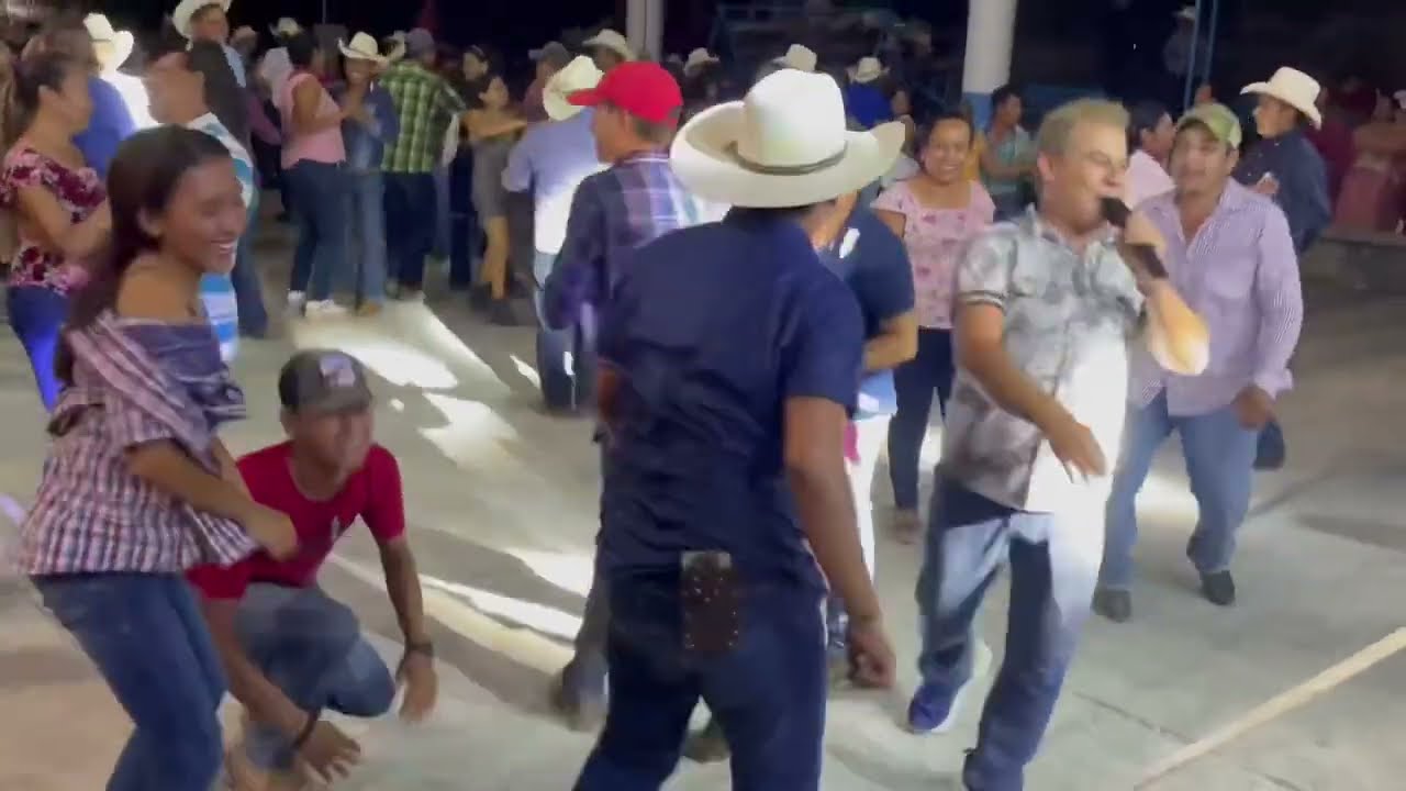 Bailando La Garrotera directo desde la Huasteca Veracruzana